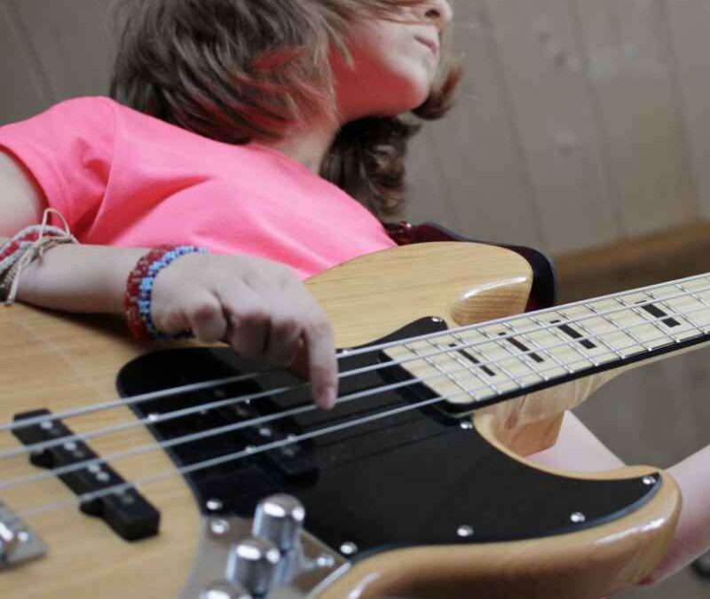  Why You Should Become a Bass Player Instead of a Guitar Player 